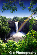 レインボー・フォール　ハワイ島の滝 